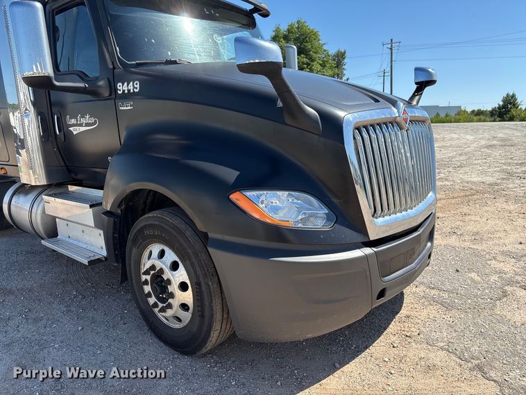 image for item EF1223 2021 International LT625 semi truck