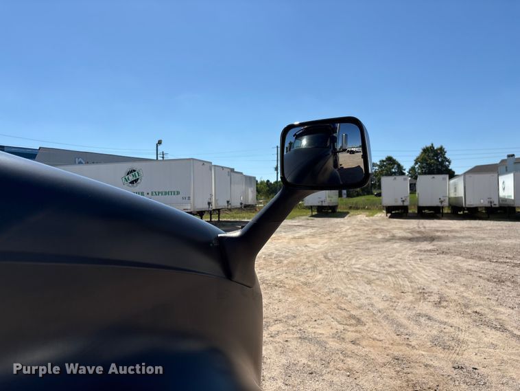 image for item EF1223 2021 International LT625 semi truck