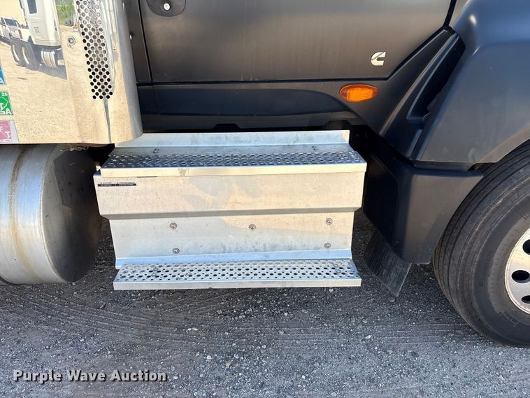 image for item EF1223 2021 International LT625 semi truck