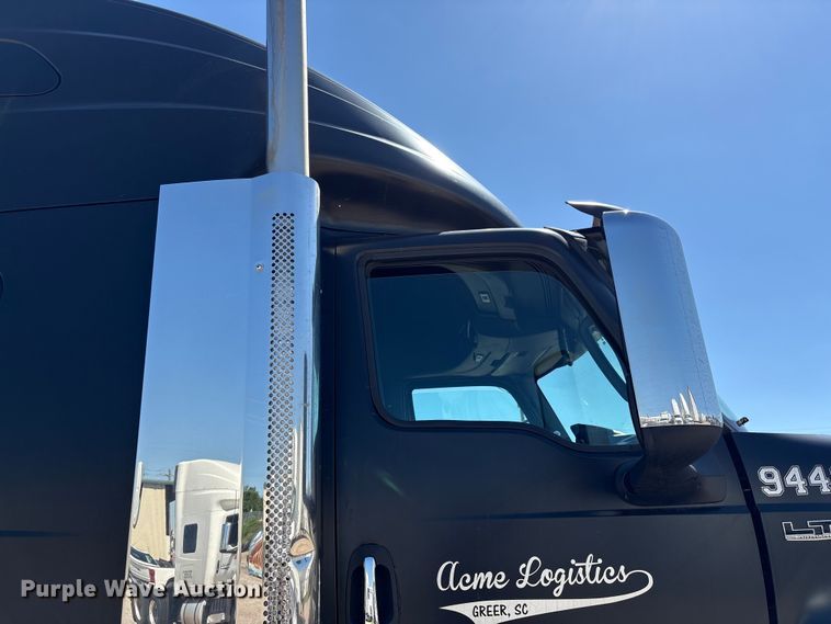 image for item EF1223 2021 International LT625 semi truck