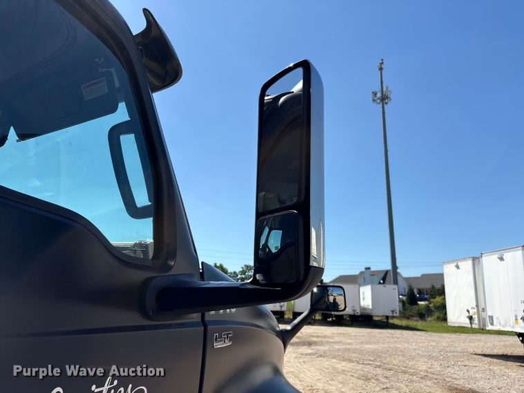 image for item EF1223 2021 International LT625 semi truck
