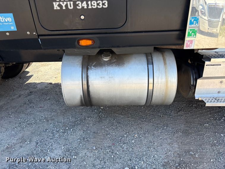 image for item EF1223 2021 International LT625 semi truck
