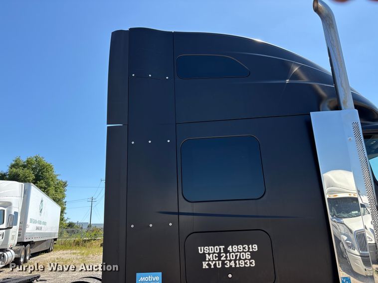 image for item EF1223 2021 International LT625 semi truck