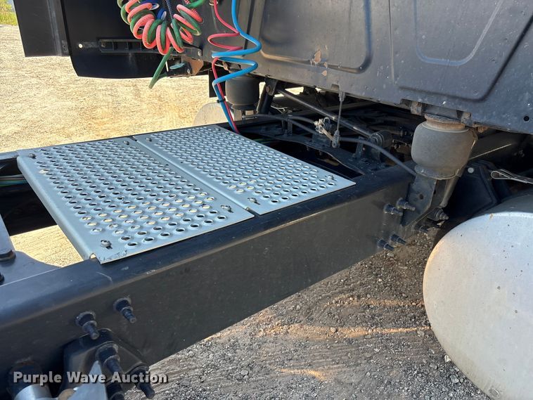 image for item EF1223 2021 International LT625 semi truck