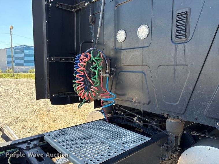 image for item EF1223 2021 International LT625 semi truck