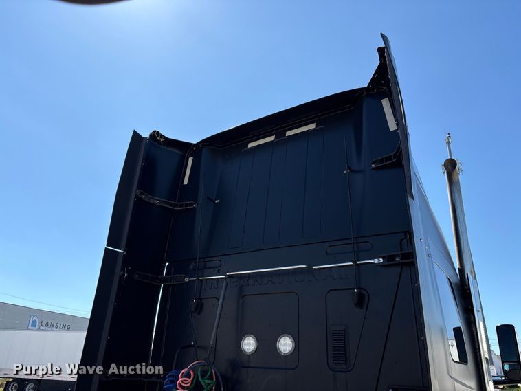 image for item EF1223 2021 International LT625 semi truck