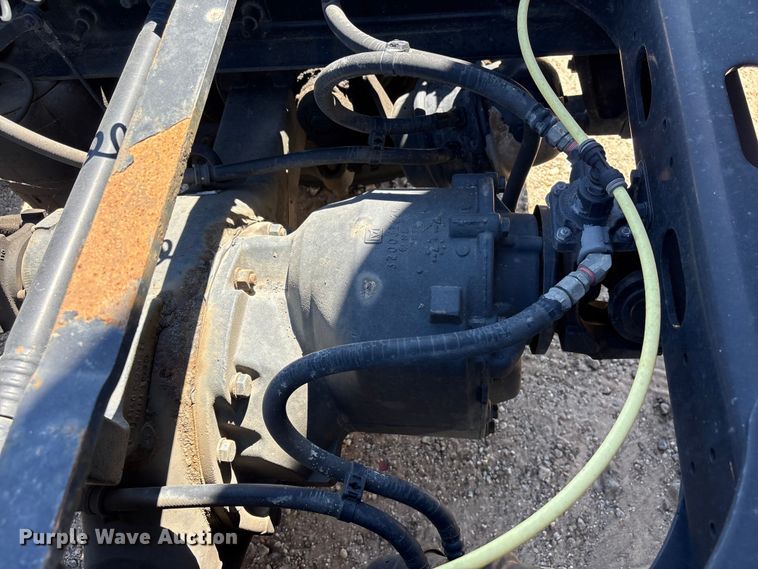 image for item EF1223 2021 International LT625 semi truck