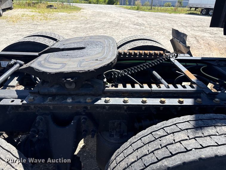 image for item EF1223 2021 International LT625 semi truck