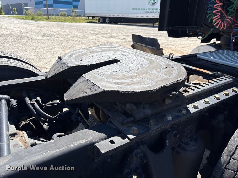 image for item EF1223 2021 International LT625 semi truck