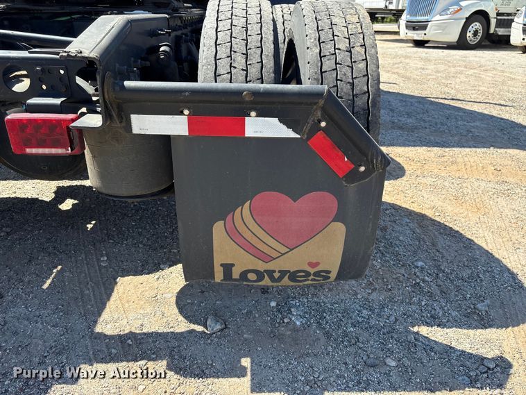 image for item EF1223 2021 International LT625 semi truck