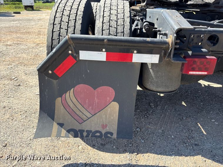 image for item EF1223 2021 International LT625 semi truck