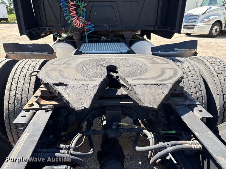 image for item EF1223 2021 International LT625 semi truck