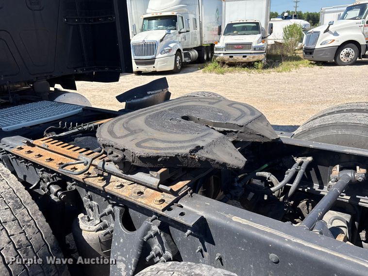 image for item EF1223 2021 International LT625 semi truck