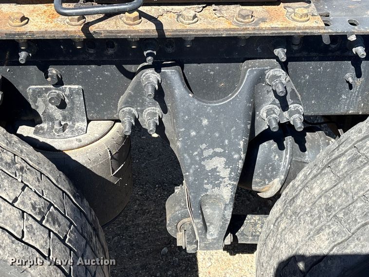image for item EF1223 2021 International LT625 semi truck
