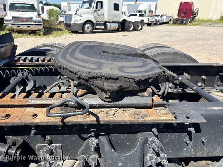 image for item EF1223 2021 International LT625 semi truck
