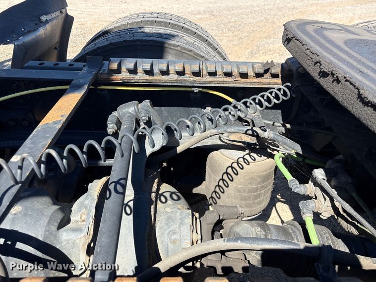 image for item EF1223 2021 International LT625 semi truck