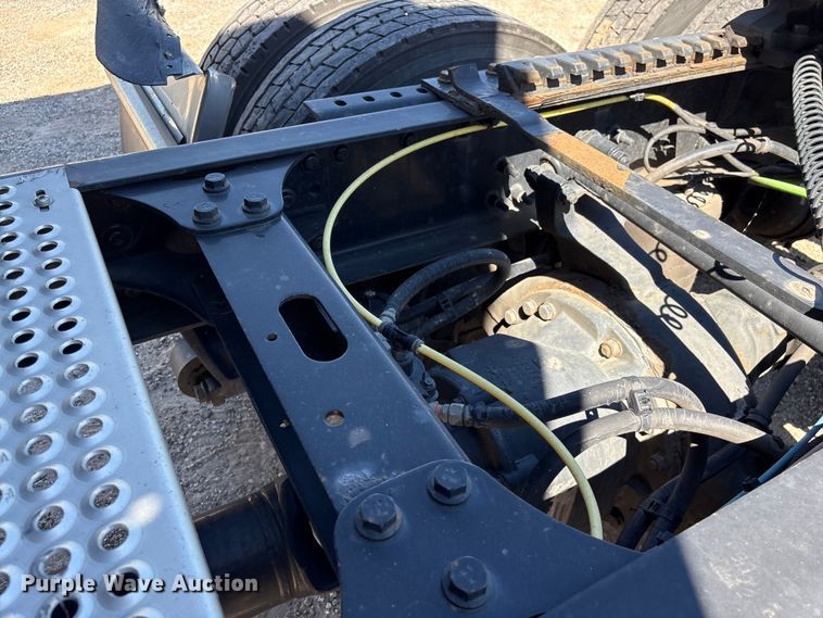 image for item EF1223 2021 International LT625 semi truck