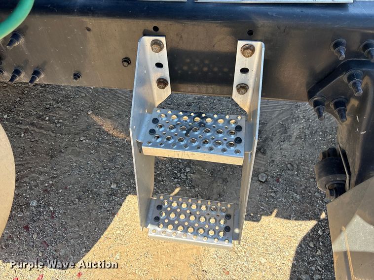image for item EF1223 2021 International LT625 semi truck