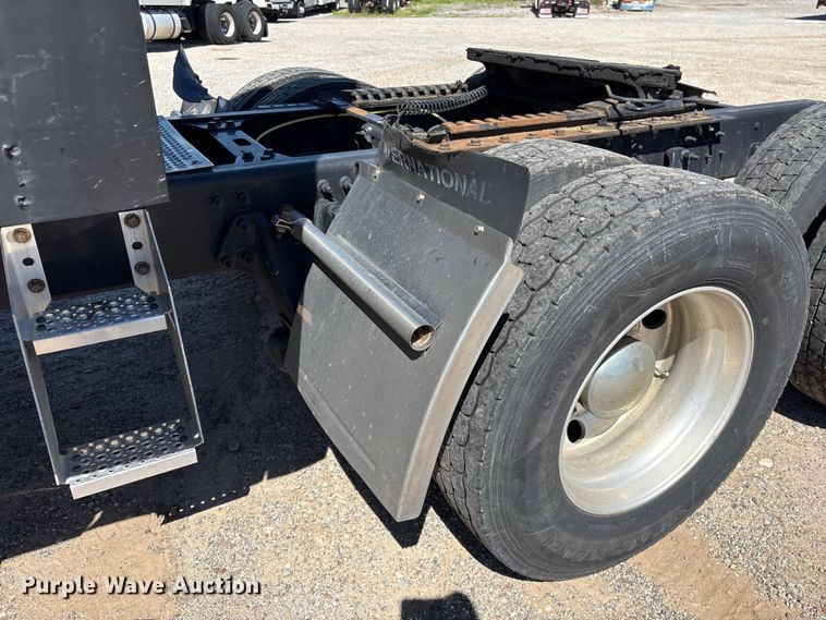 image for item EF1223 2021 International LT625 semi truck