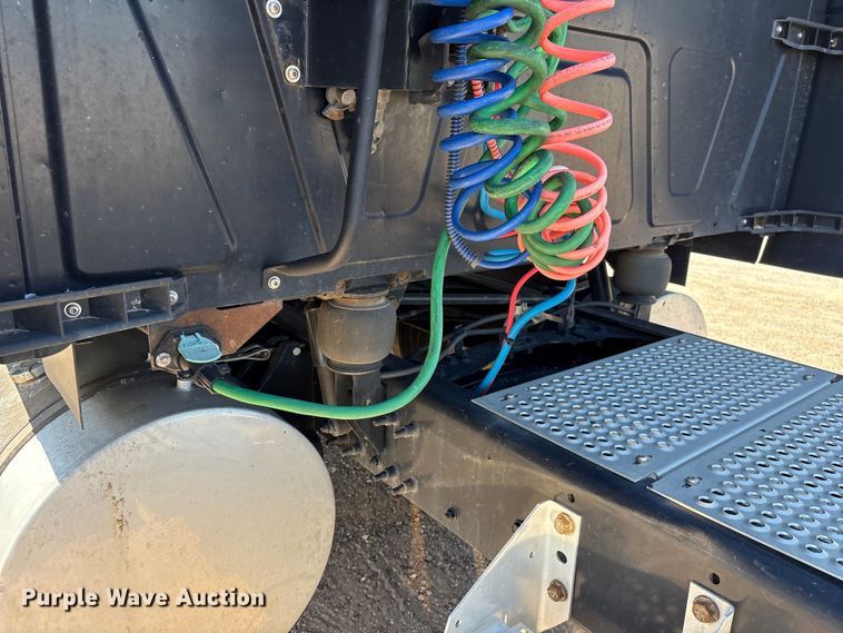 image for item EF1223 2021 International LT625 semi truck