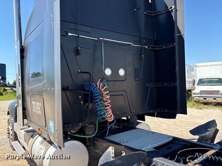 image for item EF1223 2021 International LT625 semi truck