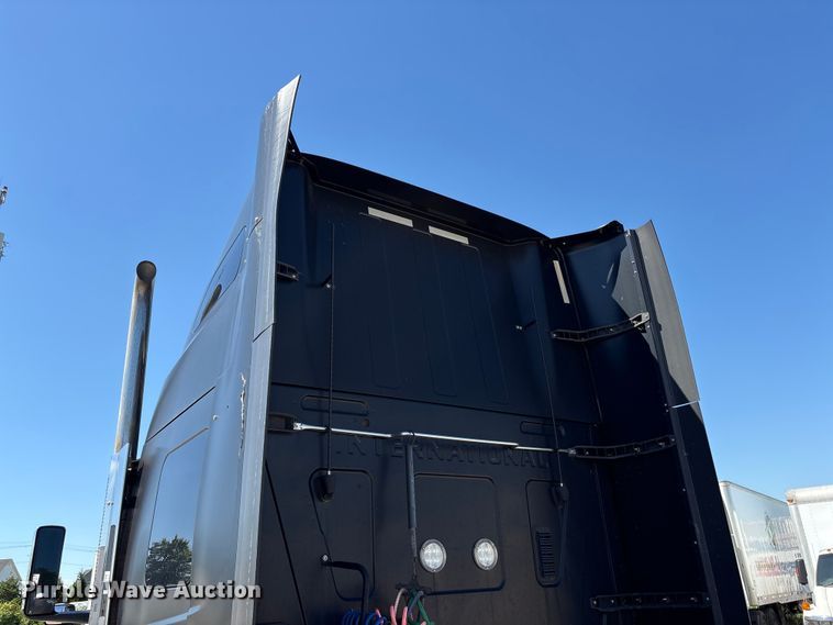 image for item EF1223 2021 International LT625 semi truck