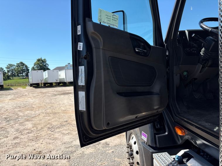 image for item EF1223 2021 International LT625 semi truck