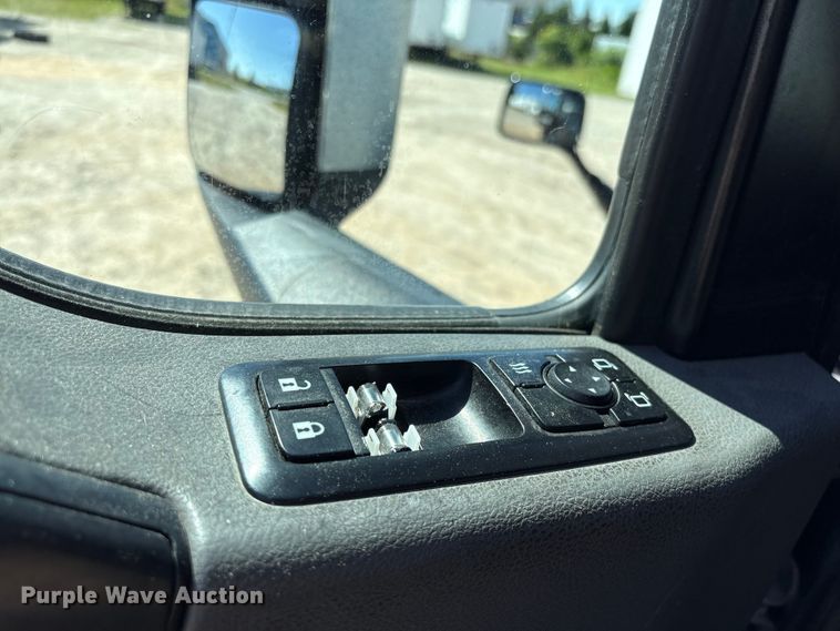 image for item EF1223 2021 International LT625 semi truck