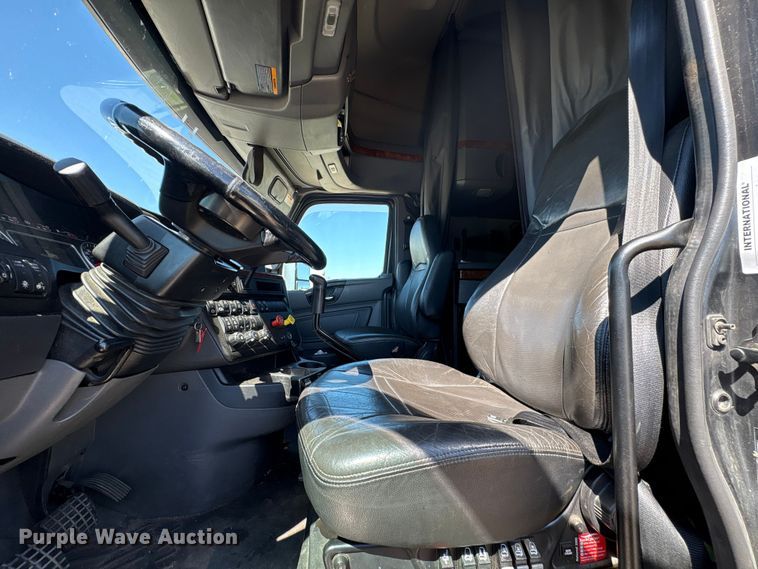 image for item EF1223 2021 International LT625 semi truck