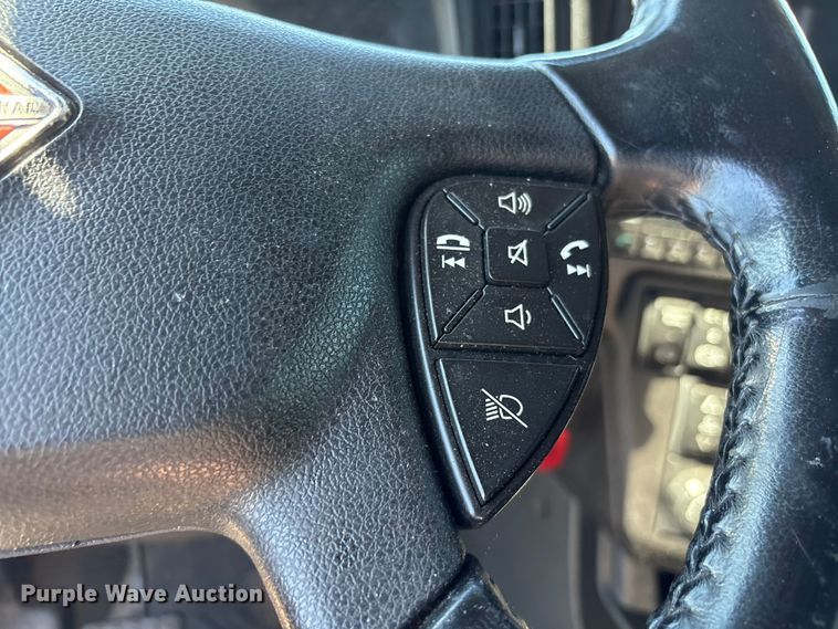 image for item EF1223 2021 International LT625 semi truck