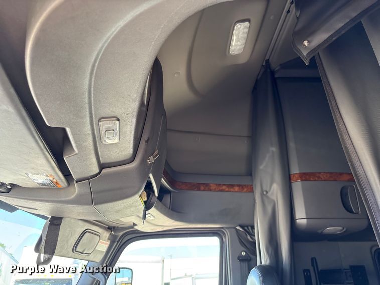 image for item EF1223 2021 International LT625 semi truck