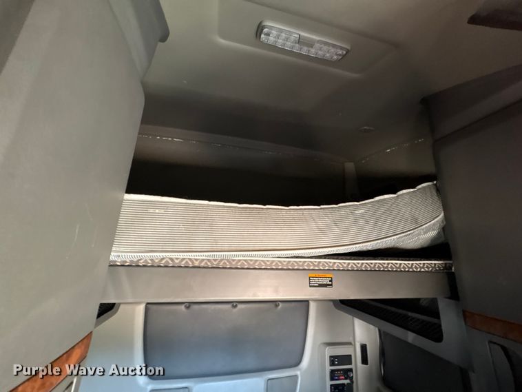 image for item EF1223 2021 International LT625 semi truck