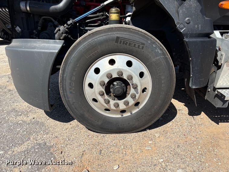 image for item EF1223 2021 International LT625 semi truck