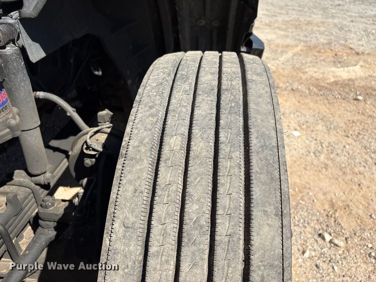 image for item EF1223 2021 International LT625 semi truck
