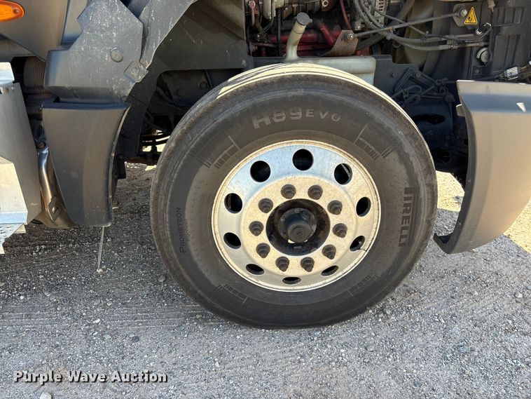 image for item EF1223 2021 International LT625 semi truck
