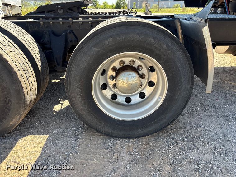 image for item EF1223 2021 International LT625 semi truck