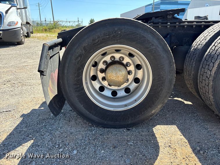 image for item EF1223 2021 International LT625 semi truck
