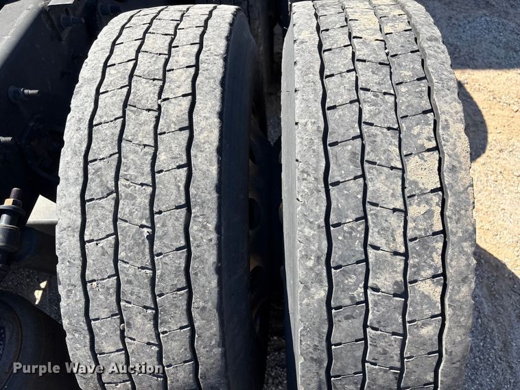 image for item EF1223 2021 International LT625 semi truck