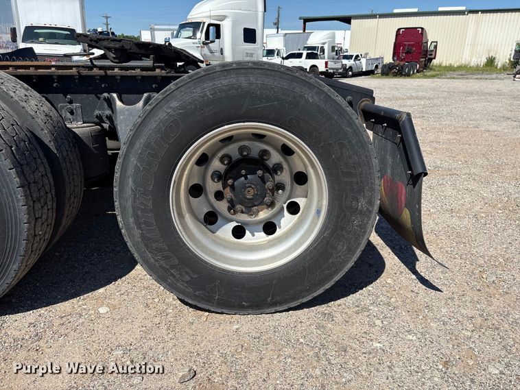 image for item EF1223 2021 International LT625 semi truck
