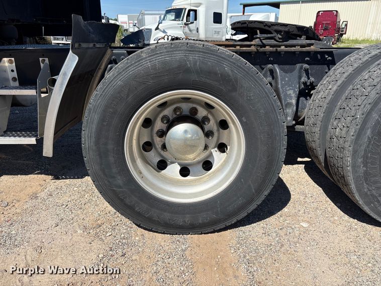 image for item EF1223 2021 International LT625 semi truck