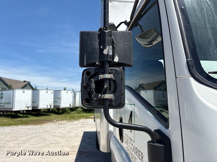 image for item EF1225 2022 Isuzu FTR box truck