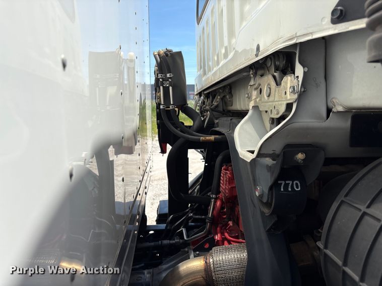image for item EF1225 2022 Isuzu FTR box truck