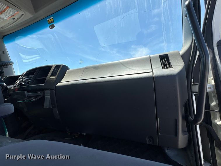 image for item EF1225 2022 Isuzu FTR box truck
