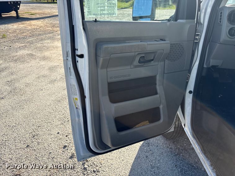 image for item EF1226 2019 Ford E350 box truck