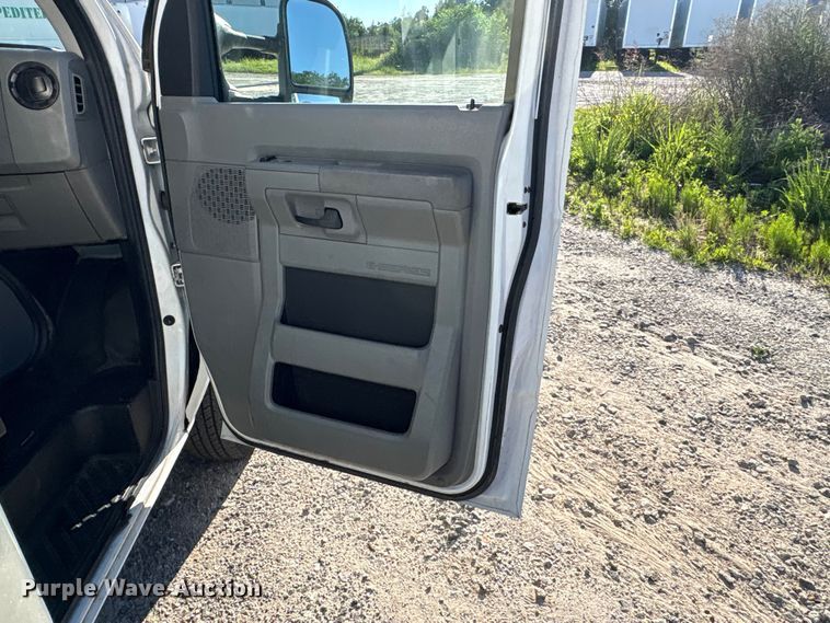 image for item EF1226 2019 Ford E350 box truck
