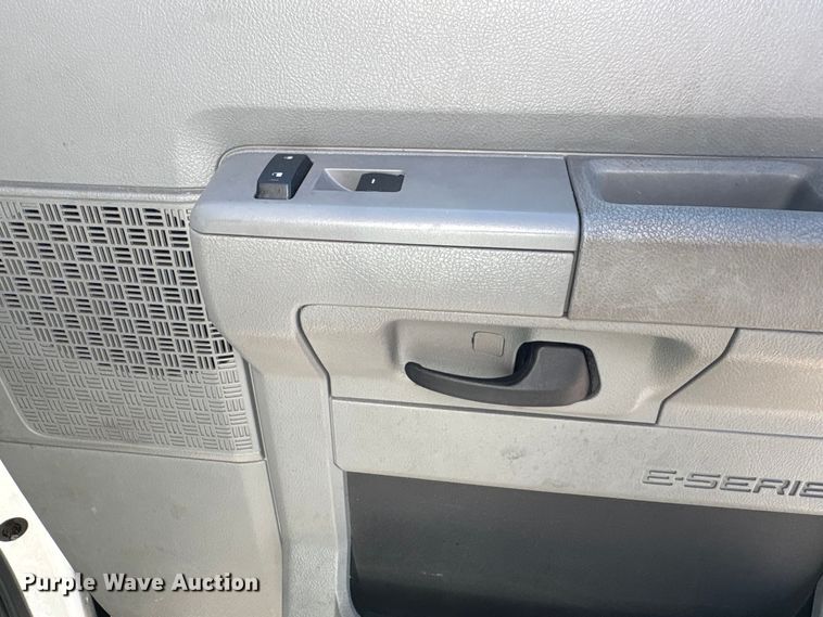 image for item EF1226 2019 Ford E350 box truck