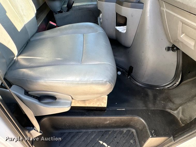 image for item EF1226 2019 Ford E350 box truck
