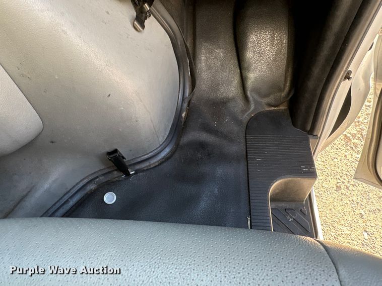 image for item EF1226 2019 Ford E350 box truck