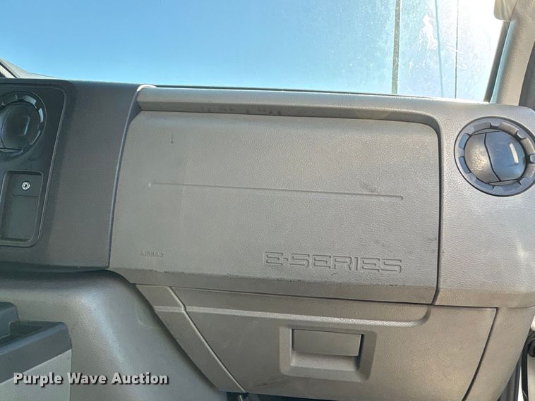 image for item EF1226 2019 Ford E350 box truck