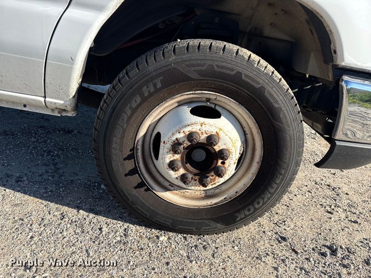 image for item EF1226 2019 Ford E350 box truck